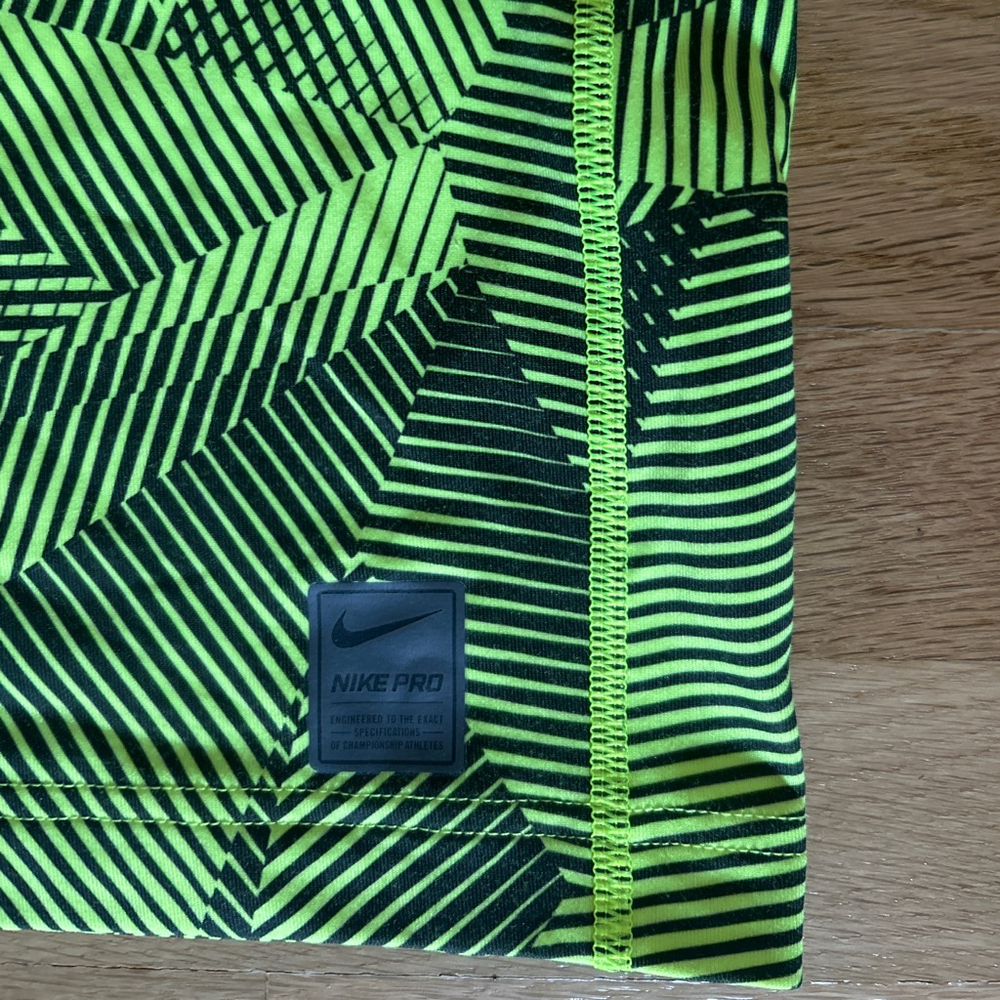 Boys Nike Green Black Geometric Long Sleeve Tee XL - Picture 2 of 7